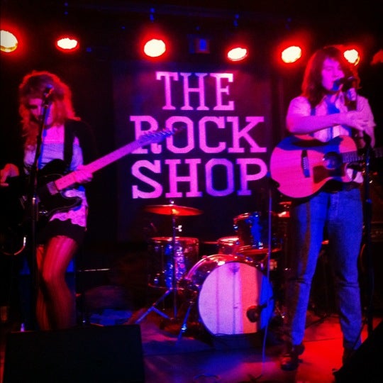 รูปภาพถ่ายที่ The Rock Shop โดย 🐙 Thiago D. เมื่อ 5/18/2012