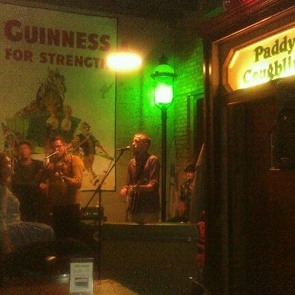 11/27/2011에 Hilary H.님이 Paddy Coughlin&#39;s Irish Pub에서 찍은 사진