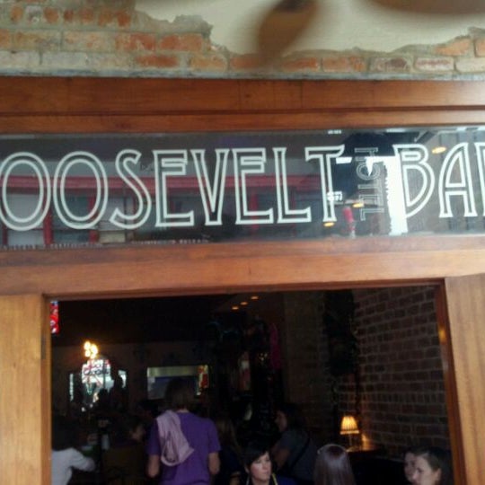 12/3/2011 tarihinde Shawn M.ziyaretçi tarafından Roosevelt Hotel Bar'de çekilen fotoğraf