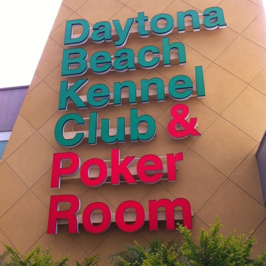 Foto tirada no(a) Daytona Beach Kennel Club and Poker Room por Kent R. em 3/30/2012