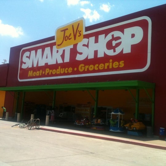 รูปภาพถ่ายที่ Joe V&#39;s Smart Shop โดย Anthony P. เมื่อ 5/5/2011
