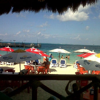 Foto tomada en Paradise Restaurant &amp; Beach Bar  por Generación Medios &. el 1/24/2012