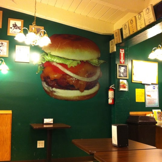 Foto tirada no(a) Kirk&#39;s Steakburgers por Tammy C. em 8/14/2011