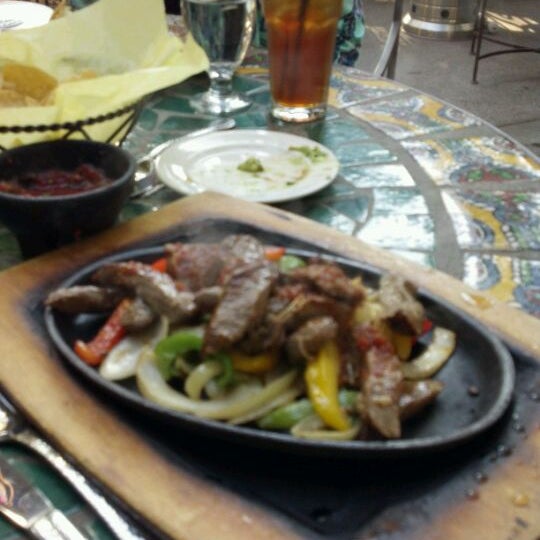 11/25/2011 tarihinde Florentino C.ziyaretçi tarafından Las Campanas Mexican Cuisine &amp; Tequila Bar'de çekilen fotoğraf