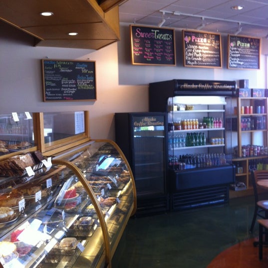 6/12/2012にPaul L.がAlaska Coffee Roasting Co.で撮った写真