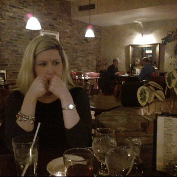 รูปภาพถ่ายที่ Phoebe&#39;s Restaurant and Coffee Lounge โดย Dan M. เมื่อ 4/5/2012