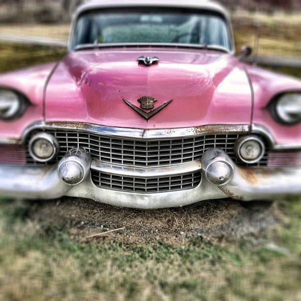 Foto tirada no(a) The Pink Cadillac Diner por Tina P. em 2/25/2012