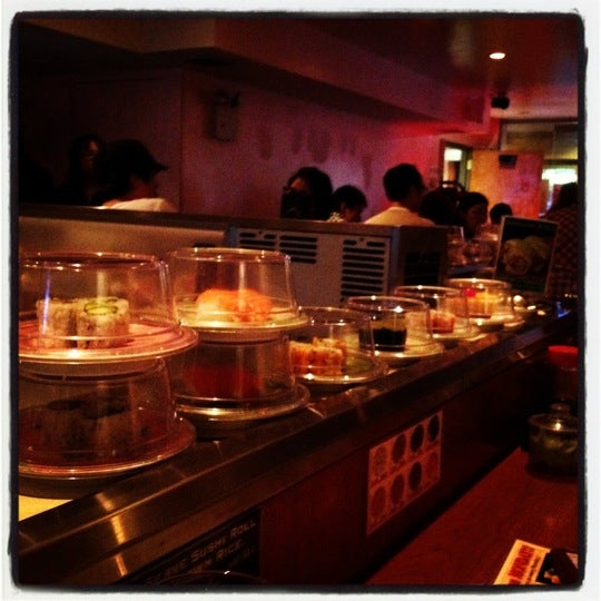 Foto diambil di East Japanese Restaurant (Japas 27) oleh Kelly K. pada 6/19/2012