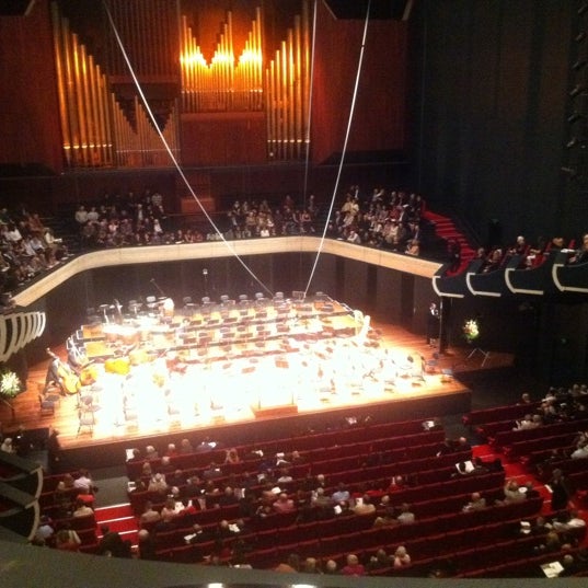Foto diambil di Perth Concert Hall oleh Louise S. pada 9/30/2011