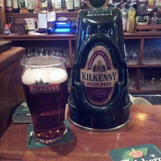Снимок сделан в Fitzpatrick&#39;s Irish Bar пользователем Guillaume K. 1/20/2012