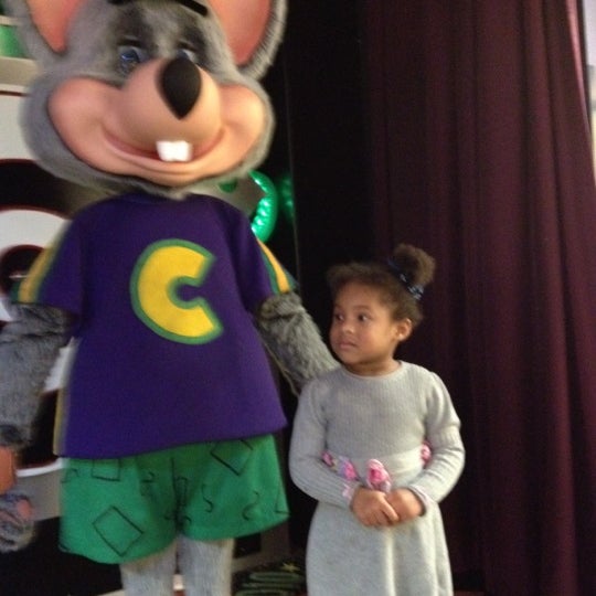 Chuck E. Cheese Largo'da Oyun Salonu'da fotoğraflar