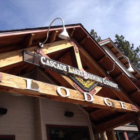 Photo prise au Cascade Lakes Brewing par Elizabeth J. le4/27/2012