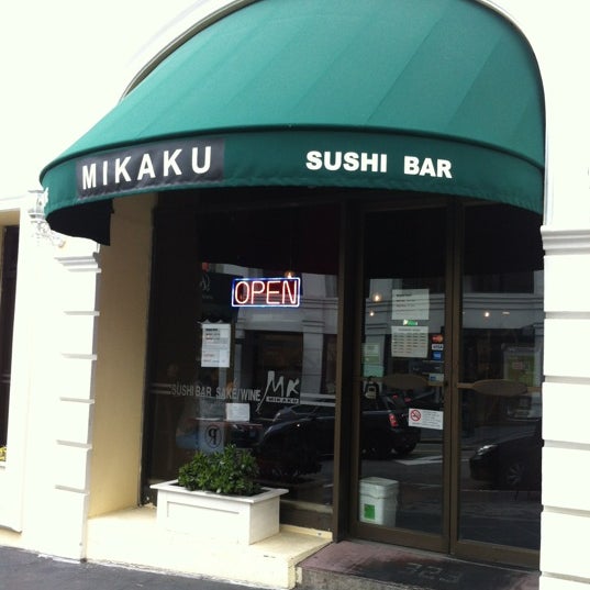 Снимок сделан в Mikaku Restaurant пользователем Nicholas 6/22/2012