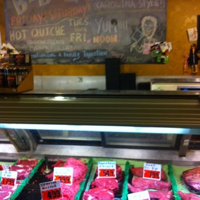 Foto scattata a Bill Kamp&#39;s Meat Market da Eric S. il 8/4/2012