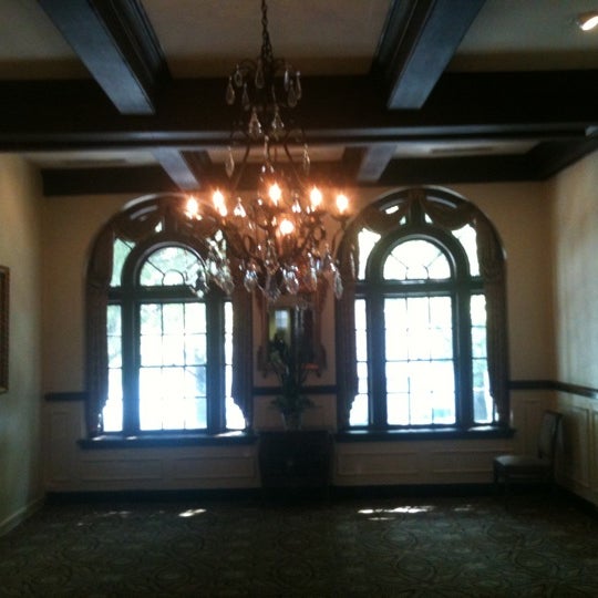 Foto diambil di The Dunhill Hotel oleh Anne Mims A. pada 8/30/2011