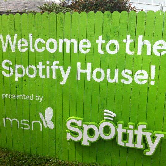 รูปภาพถ่ายที่ Spotify House โดย Simon W. เมื่อ 3/16/2012