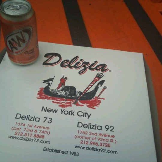 รูปภาพถ่ายที่ Delizia 73 Ristorante &amp; Pizza โดย Angel M. เมื่อ 9/27/2011