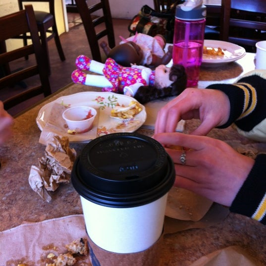 Foto diambil di Dr. Insomniac&#39;s Fine Coffee, Tea, Smoothies &amp; Cafe oleh Malcolm J. pada 1/28/2012