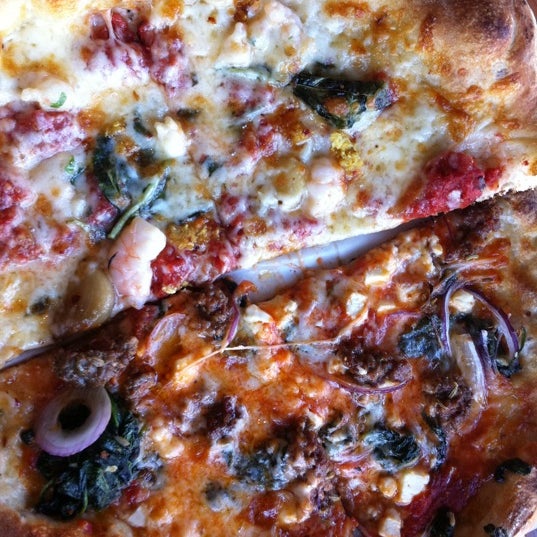 6/8/2011に~A P.がPitfire Pizzaで撮った写真