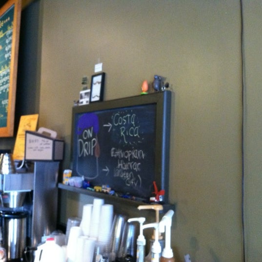 7/19/2012 tarihinde Sharon M.ziyaretçi tarafından Sunergos Coffee'de çekilen fotoğraf