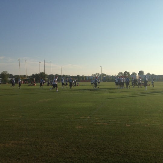 7/29/2012 tarihinde Elijah L.ziyaretçi tarafından Saint Thomas Sports Park'de çekilen fotoğraf