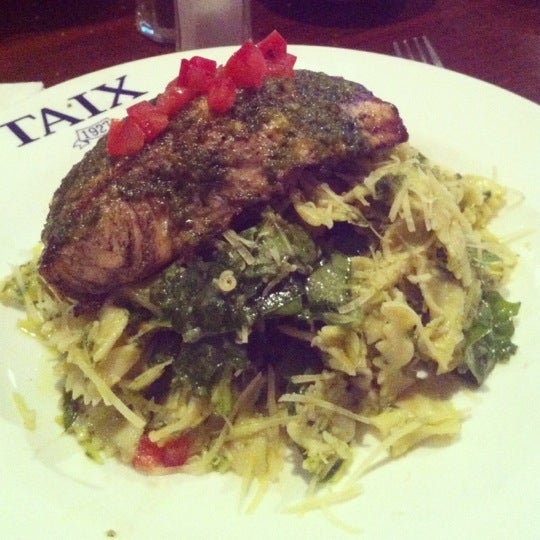 8/5/2012 tarihinde Kwentonza M.ziyaretçi tarafından Taix French Restaurant'de çekilen fotoğraf