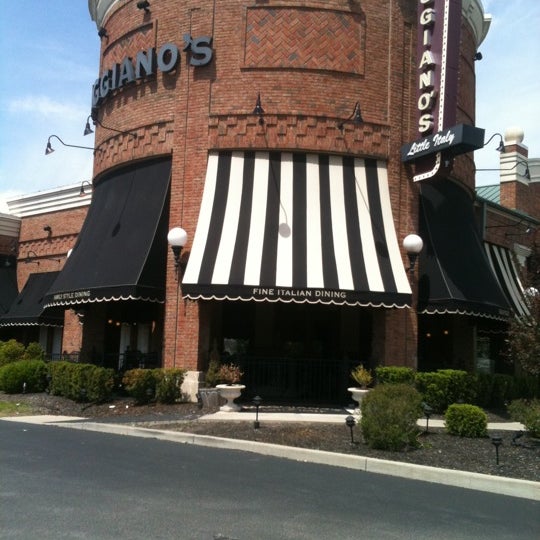 Photos At Maggianos Little Italy - Italian Restaurant In Keystone At The Crossing