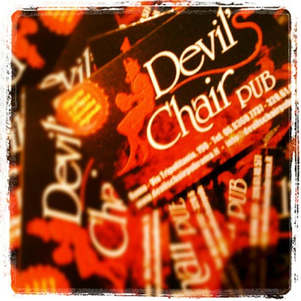 Foto scattata a Devil&#39;s Chair Risto-Pub da Alice A. il 8/3/2012