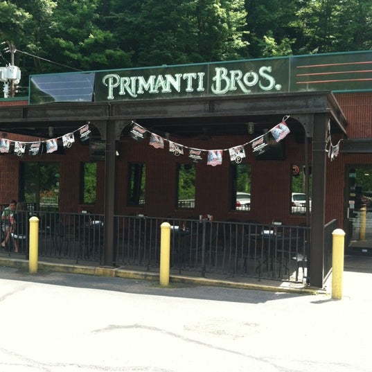รูปภาพถ่ายที่ Primanti Bros. โดย Lori F. เมื่อ 6/16/2012