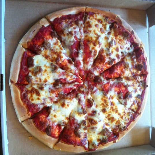 Das Foto wurde bei Altieri&#39;s Pizza von Richard S. am 4/22/2012 aufgenommen