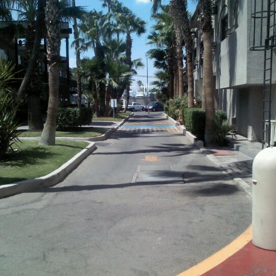 Photo prise au Hotel Lucerna Mexicali par Sergio C. le8/23/2012