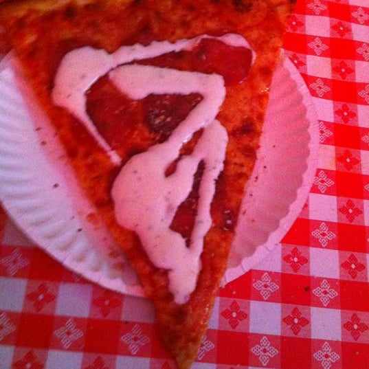 8/19/2012 tarihinde JP M.ziyaretçi tarafından Uncle Rocco’s Famous NY Pizza'de çekilen fotoğraf