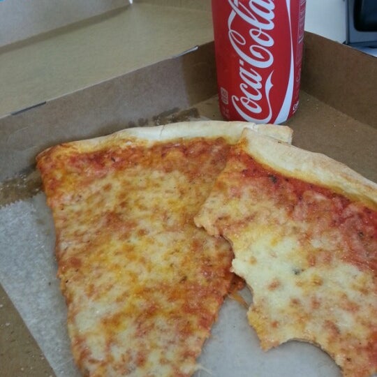 8/16/2012 tarihinde Claire B.ziyaretçi tarafından Previti Pizza'de çekilen fotoğraf