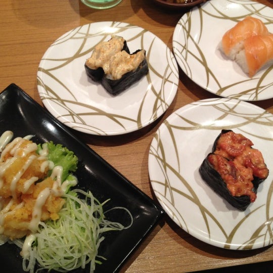 Foto diambil di Ramen-Ten | Shin Tokyo Sushi™ oleh Fame L. pada 5/5/2012