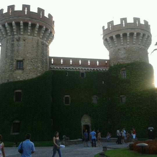 Das Foto wurde bei Casino Castell de Peralada von Lucia M. am 8/2/2012 aufgenommen