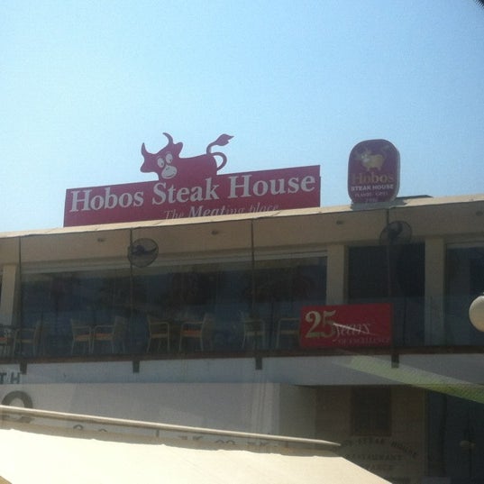 Foto scattata a Hobos Steak House da Мария К. il 8/5/2012