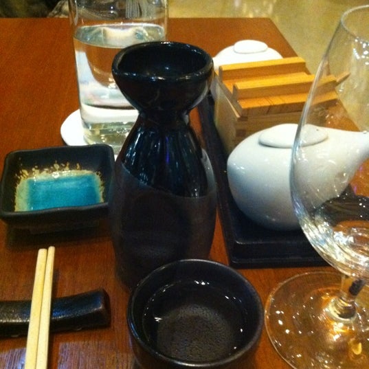 Photo taken at Kazu Restaurant - Japanese Cuisine by Hyuck Soo L. on 2/23/2012