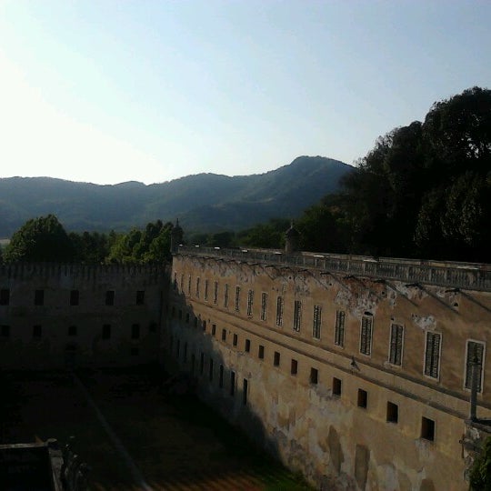 รูปภาพถ่ายที่ Castello del Catajo โดย Alessandra N. เมื่อ 7/13/2012