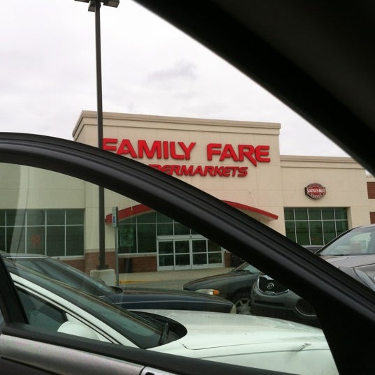 Photo taken at Family Fare Supermarket by Donald V. on 3/28/2012