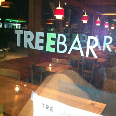 Das Foto wurde bei TreeBar von Too M. am 8/3/2012 aufgenommen