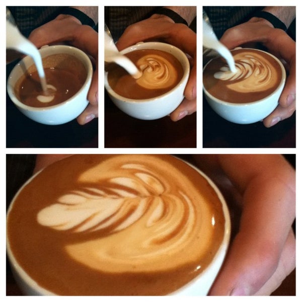 Foto tirada no(a) Two Rivers Craft Coffee Company por Hunter H. em 2/27/2012