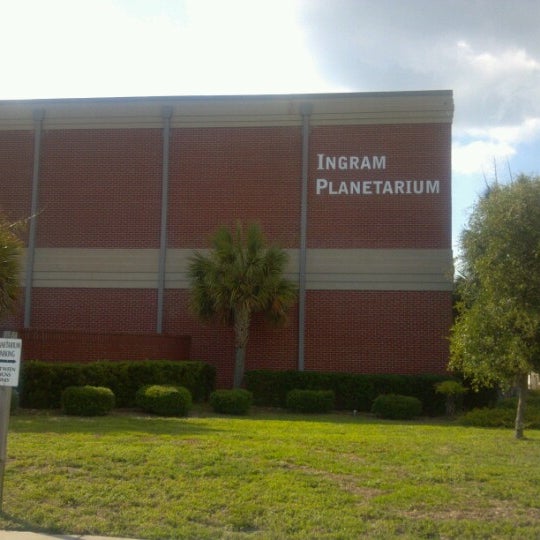 Foto tirada no(a) Ingram Planetarium por Edith G. em 6/16/2012