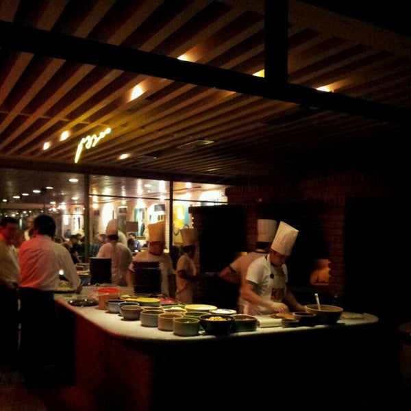 Foto tirada no(a) Cristal Pizza Bar por Vladimir S. em 5/20/2012