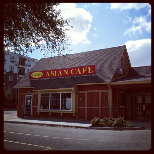 Foto tomada en Height&#39;s Asian Cafe  por Paula H. el 3/1/2012
