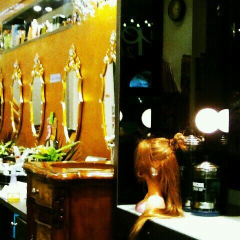 Foto tirada no(a) Hair &amp; Spa Party 24 Hours por Hyeonji L. em 4/28/2012