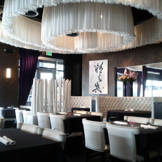 Foto tomada en Jing Restaurant  por Kandace 1. el 7/14/2012