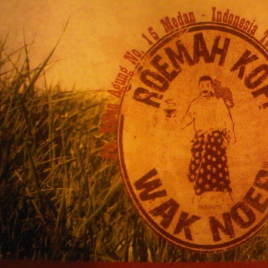 Photo taken at Roemah Kopi Wak Noer by Milo B. on 7/8/2012