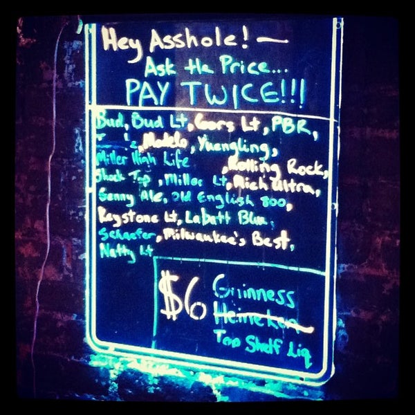 Снимок сделан в The $3 Tavern пользователем Dan R. 4/25/2012