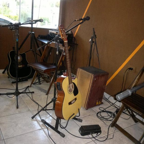 รูปภาพถ่ายที่ Escritório Chopp Bar โดย Brunno L. เมื่อ 12/15/2011
