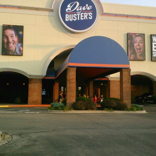 Foto tirada no(a) Dave &amp; Buster&#39;s por Chelsea J. em 6/30/2012